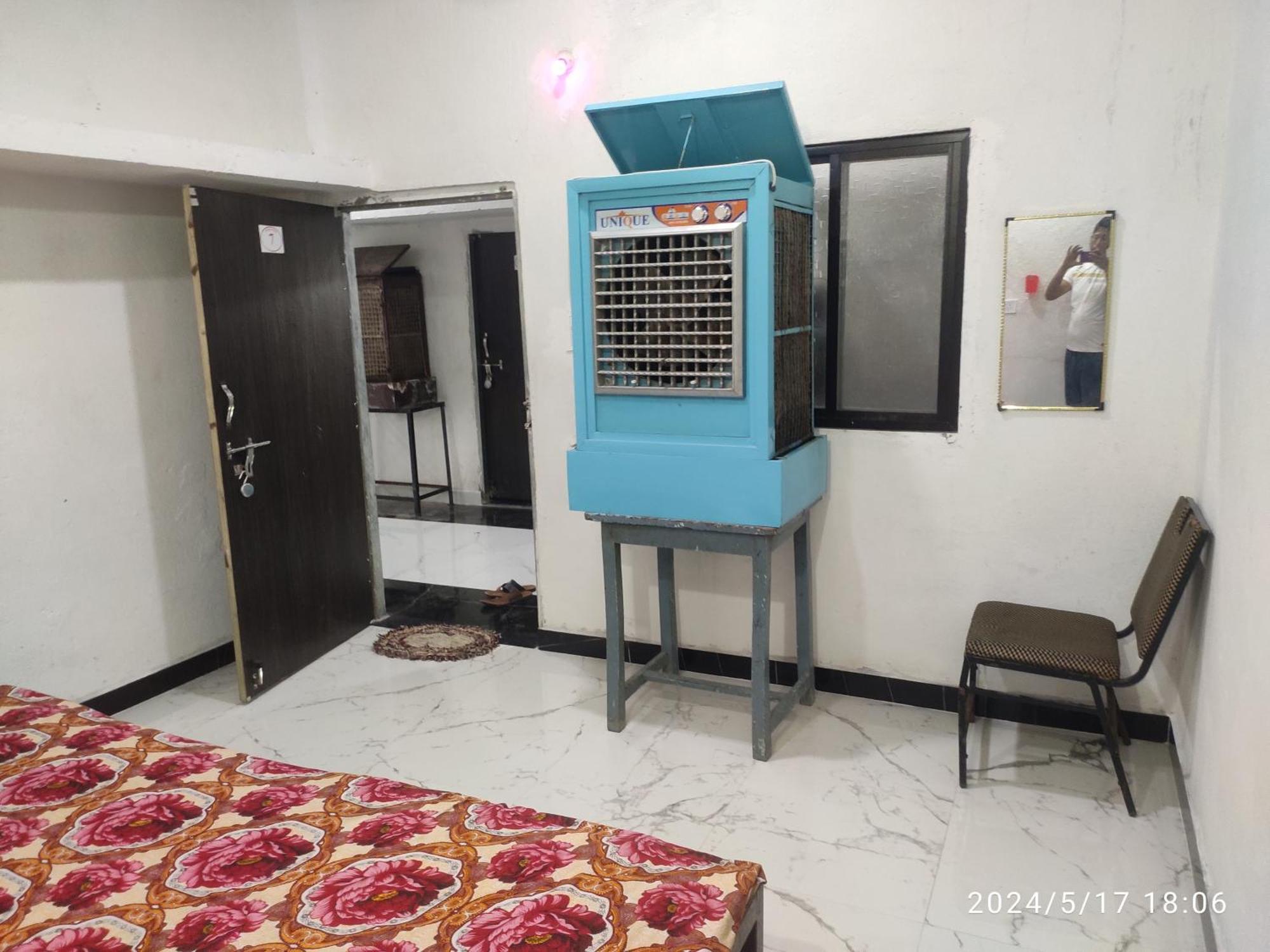 Kuber Bhandari Guest House And Hotel Sehore Bagian luar foto